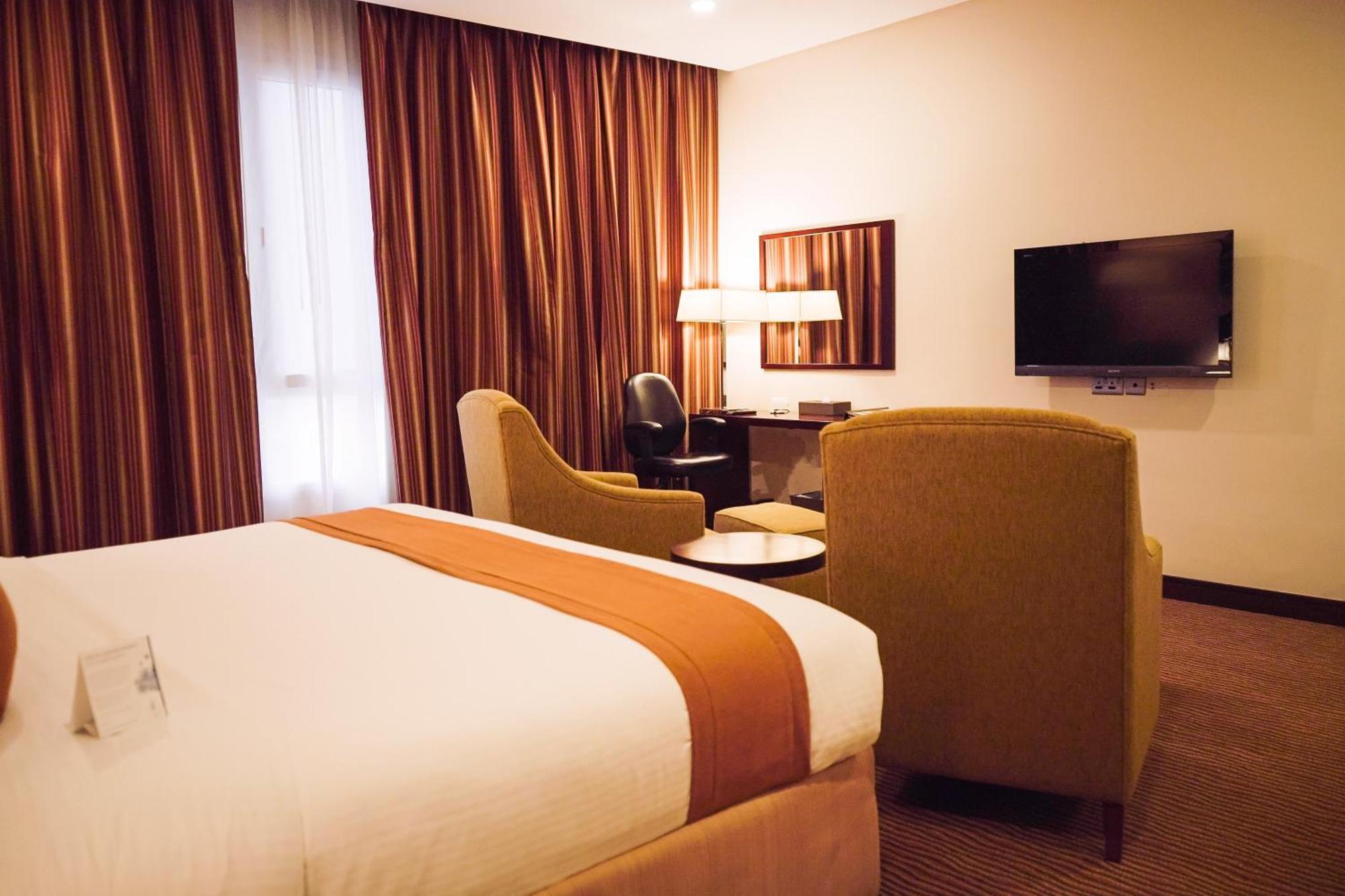 Hotel Seasons & Muscat